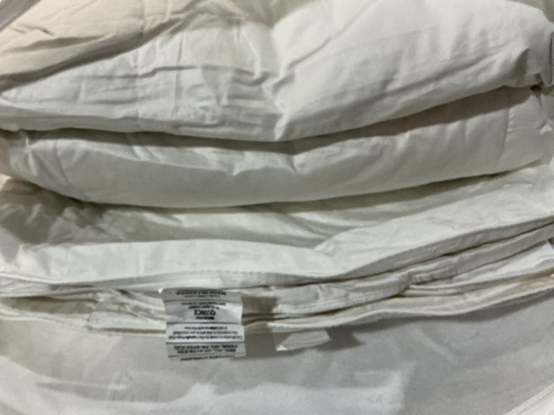Condition photo showing New/Like New for quince premium down comforter full queen al season 