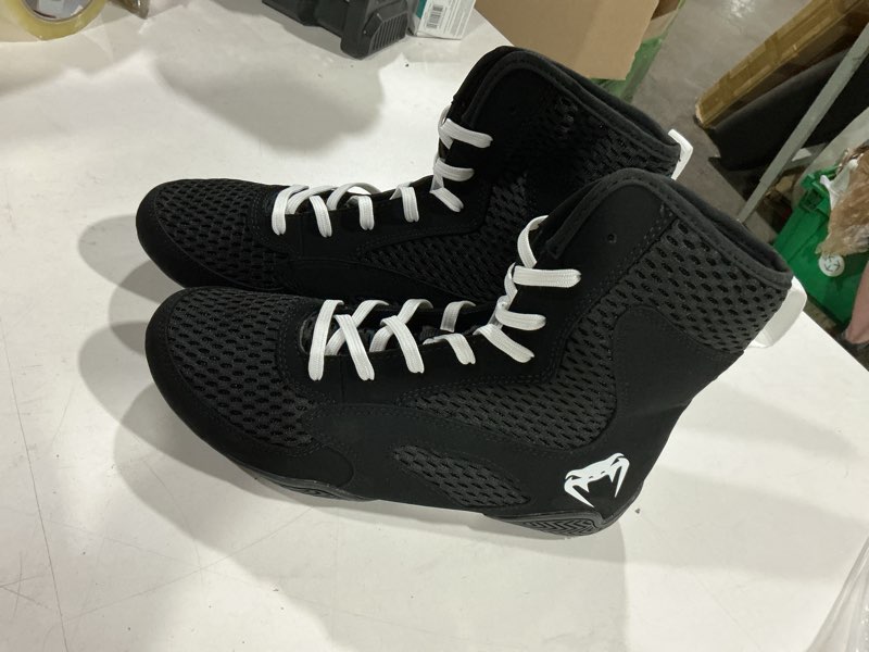 Condition photo showing New/Like New for venum unisex contender boxing shoesboxing shoe 8.5 black white