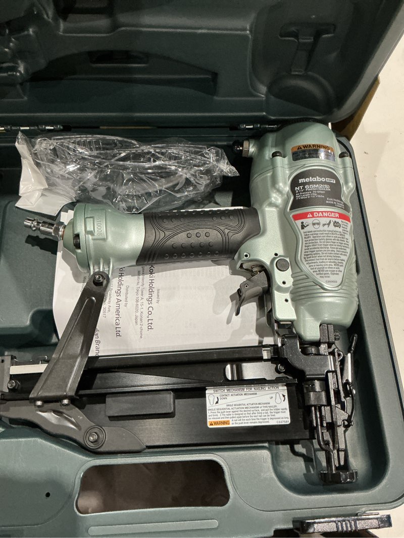 Condition photo showing Good Condition for metabo hpt 2-1/2-in 16 -gauge pneumatic straight finish nailer