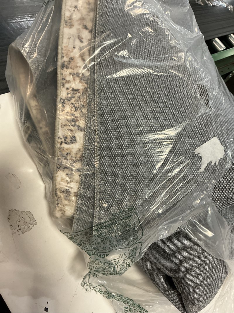 Condition photo showing Good Condition for 6x9 Modern Abstract Rug Washable Area Rugs for Living Room Bedroom Dining Room Non-Slip Low Pile Neutral Large Rug Soft Indoor Floor Carpet, Gold 6' x 9' (Rectangular) Gold