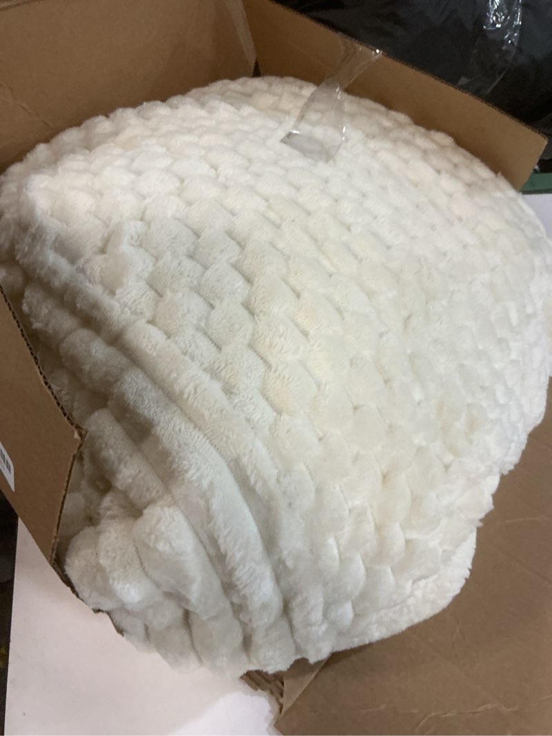 Condition photo showing Good Condition for Uttermara Fleece Weighted Blanket for Adults Queen Size 15lbs, Soft Sherpa Weighted Blankets for Sleeping and Calming, Fuzzy Heavy Blanket for Bed and Couch, 60 x 80 Inches, Cream White Cream 60" x 80" 15lbs