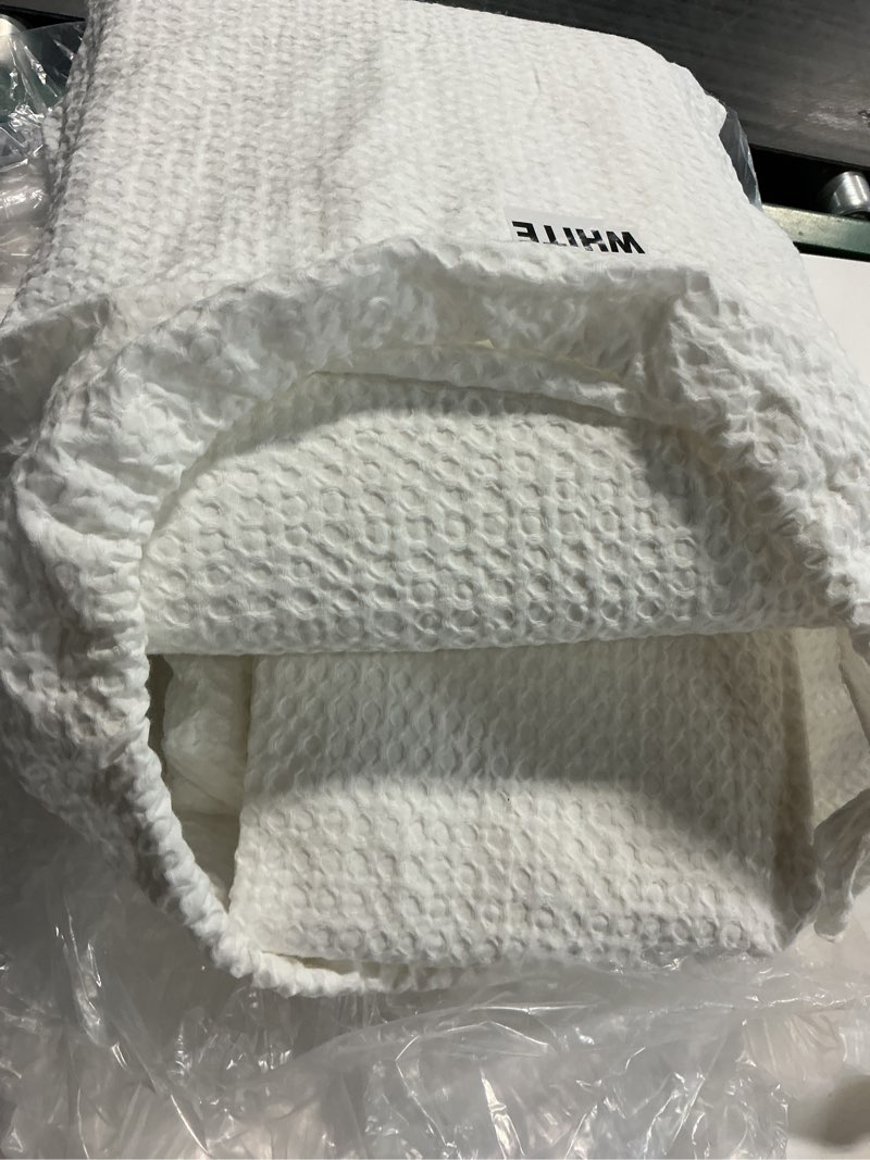 Condition photo showing Good Condition for organic luxe honeycomb duvet cover set king size color white 