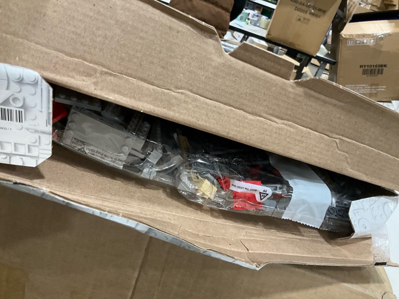 Condition photo showing Good Condition for LEGO Star Wars The Razor Crest 75292 Mandalorian Starship Toy, Gift Idea for Kids, Boys and Girls with The Child 'Baby Yoda' Minifigure (Exclusive to Amazon) Frustration-Free Packaging