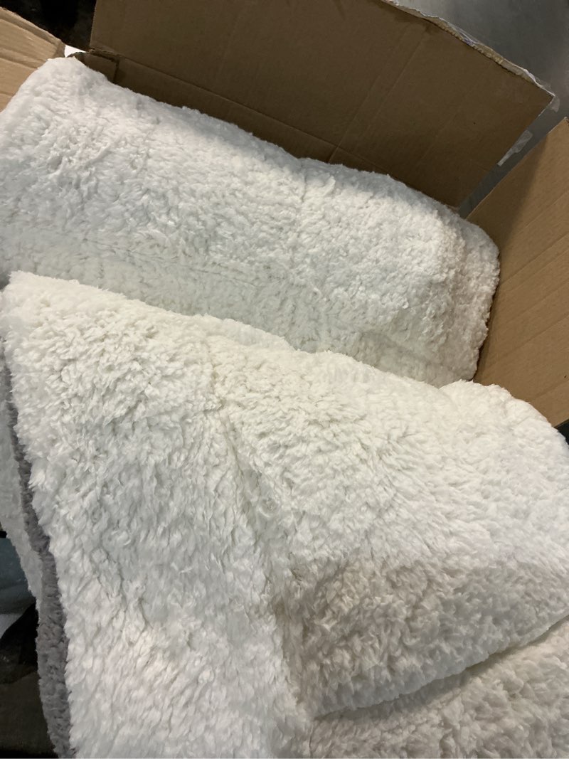 Condition photo showing Good Condition for Cymula Full Size Mattress Topper for Winter Sherpa Pillow Top Mattress Pad Topper with 8-21 Inch Elasticated Deep Pockets, Plush Down Alternative Fill Mattress Protector, White White Full