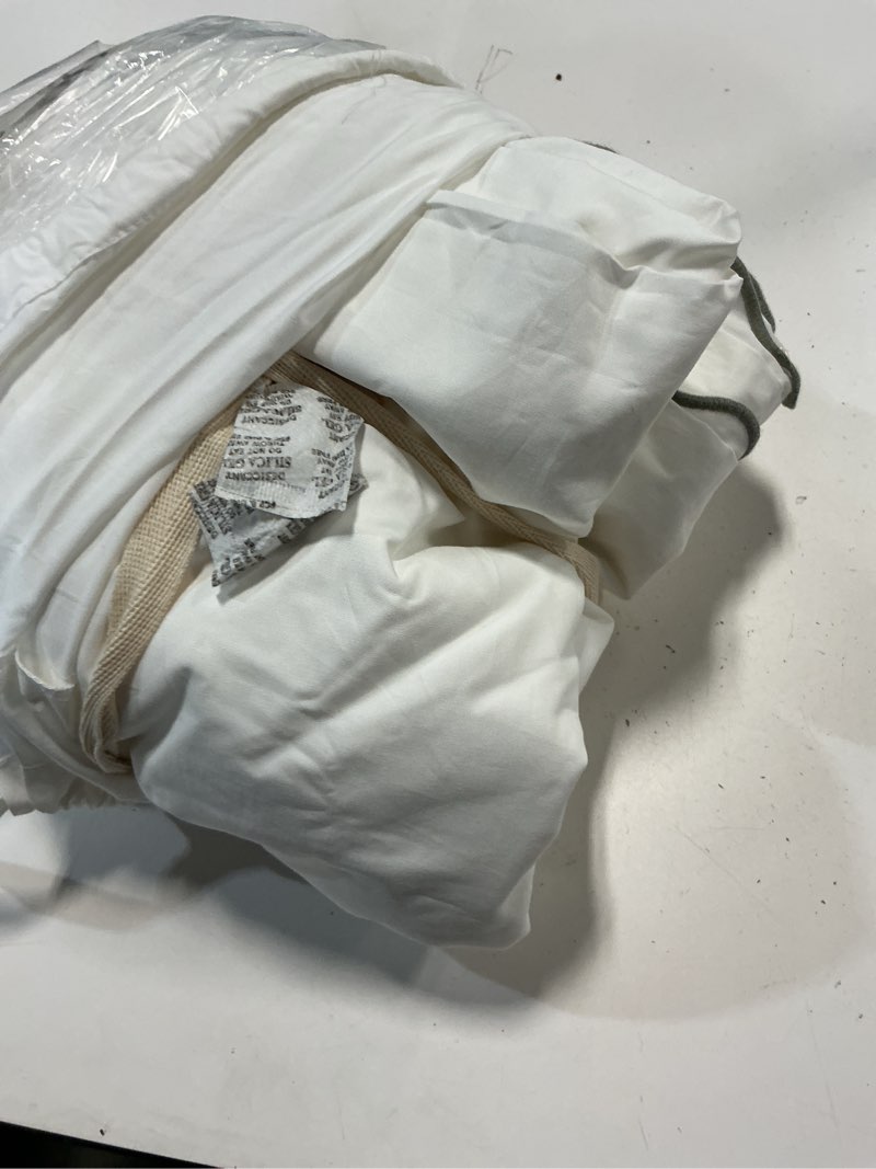 Condition photo showing Good Condition for classic organic percale scallop duvet cover set, king/cal king, white/dried sage