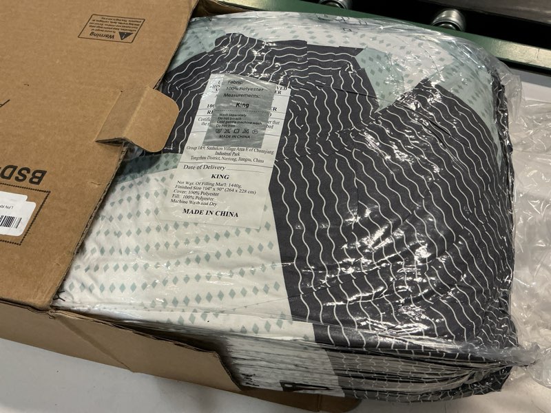 Condition photo showing New/Like New for andency king size comforter set sage green - 7 pieces green striped bed in a bag, soft lightweight all season colorblock bedding set with comforter, fitted & flat sheet, pillowcases & shams 01 - sage green king