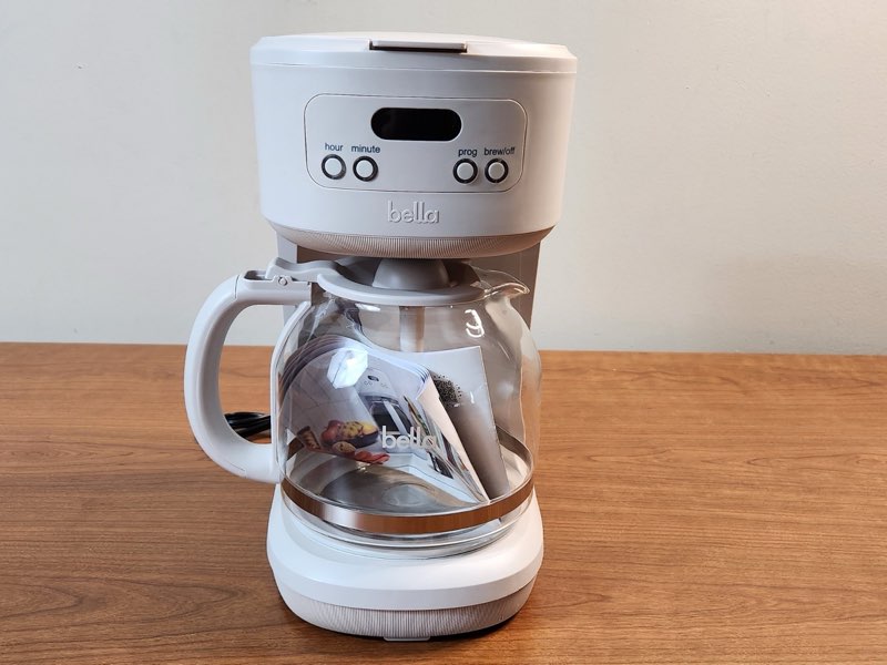 bella 12 cup programmable coffee maker model cmd1011-ul beige new no box