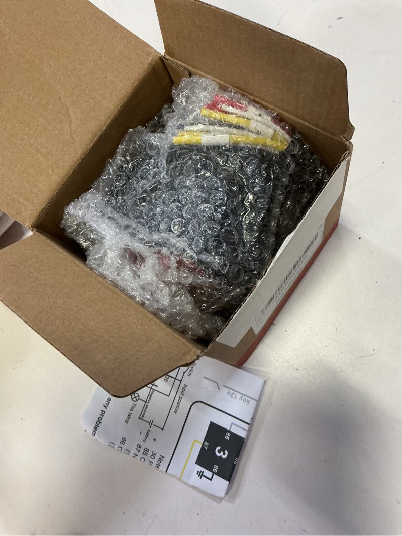 Condition photo showing Good Condition for 12v 3 way pre-wired waterproof fuse relay box, 3 relays and 3 atc/ato blade fuses, 4-pin 40a relay block and kit, for cars truck marine boat jeep waterproof 3way 3relays 3fuses pre-wired
