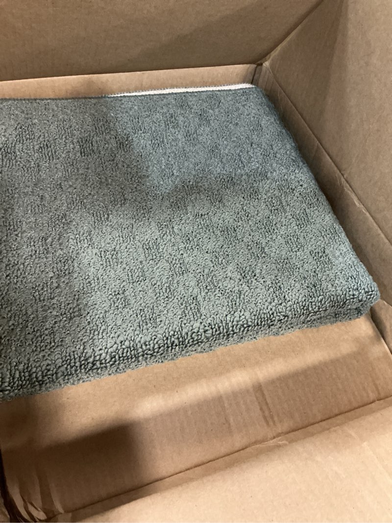 Condition photo showing Good Condition for garland rug town square sage 3' x 5' stain resistant indoor area rug