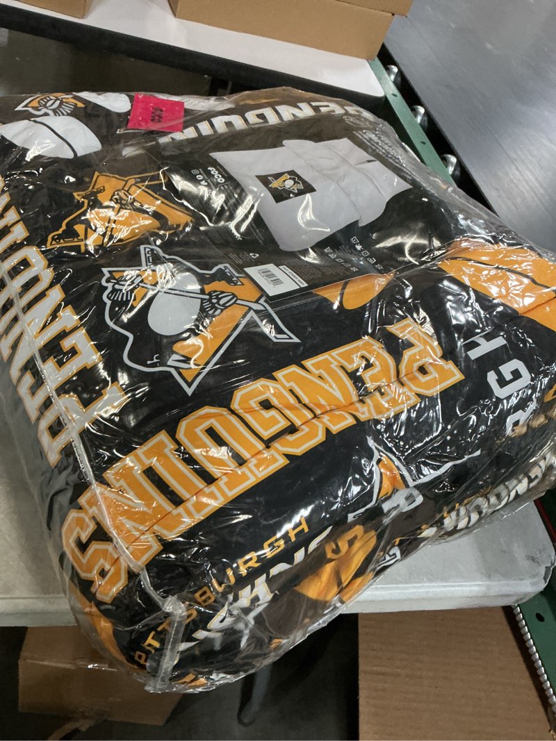 Condition photo showing Good Condition for FOCO Pittsburgh Penguins NHL Team Color Bed in a Bag Comforter Bedding 5 Piece Set - Full