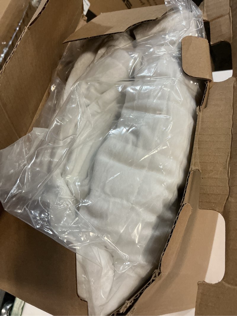 Condition photo showing New/Like New for RECYCO Luxury Velvet Quilt Set Full Queen Size Bedding Sets, Ultra Soft Velvet Comforter Set, Lightweight Channel Box Stitch Oversized Bedspread Coverlet for All Season, with 2 Shams, Bright White Full/Queen (88" x 92") Bright White