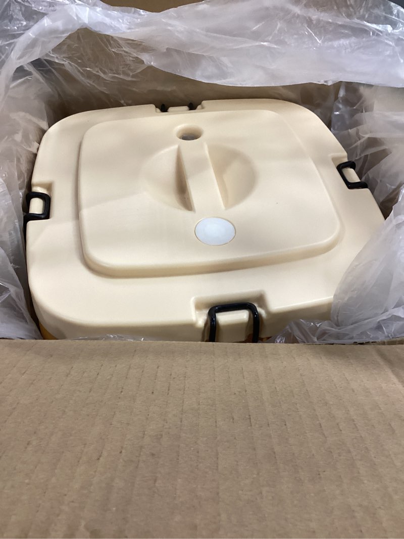 Condition photo showing Good Condition for 2.5 Gallon Insulated Soup Container,Commercial hot Box,Food Cooler with 4 Buckles, Handles, Soup Carrier for Restaurant, Canteen, Home 11QT