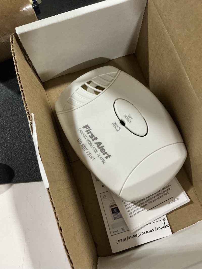 Condition photo showing Good Condition for first alert co400 carbon monoxide (co) detector, battery operated alarm, 1-pack pack of 1 detector