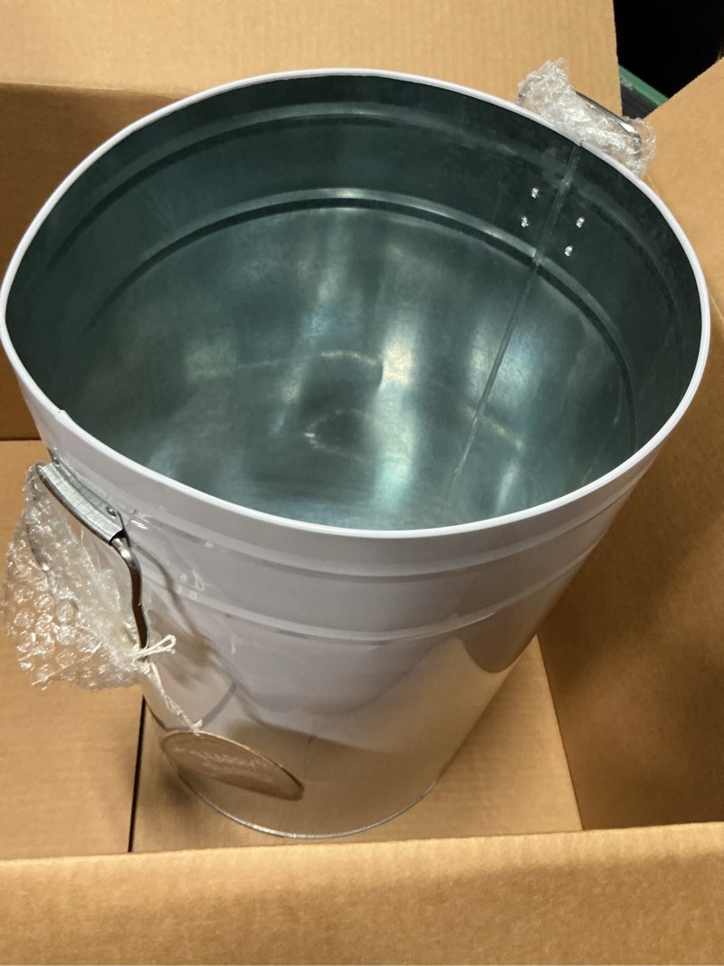 Condition photo showing Good Condition for harry barker pet food storage collection, classic white food storage - large