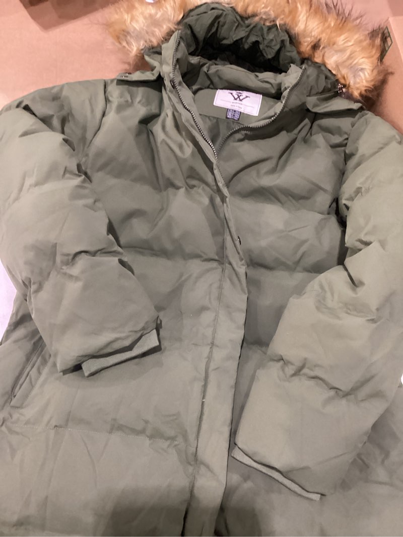 Condition photo showing Good Condition for WenVen Women's Winter Thicken Puffer Coat with Fur Removable Hood (Army Green,2X)