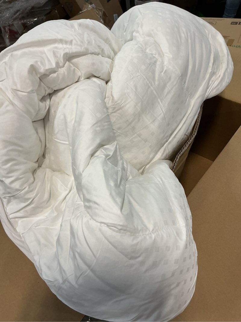 Condition photo showing Good Condition for EASELAND King Size Mattress Pad Pillow Top Mattress Cover Quilted Fitted Mattress Protector Cotton 8-21" Deep Pocket Cooling Topper (78x80 Inches, White) White King