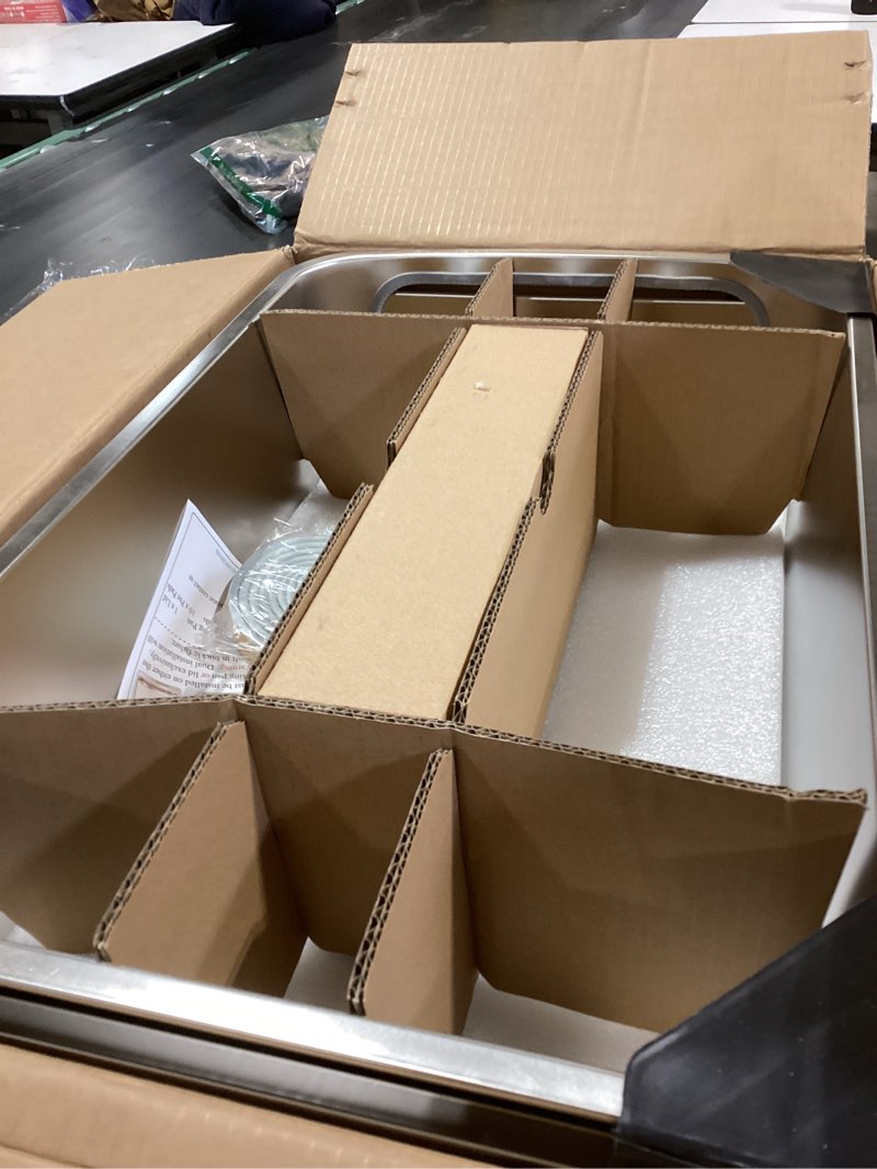 Condition photo showing Good Condition for 8" Sifting Pull-Out Cat Litter Box with Lid for Pine Pellets