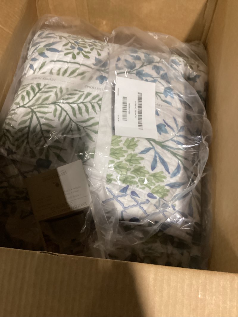 Condition photo showing Good Condition for levtex home english forest green reversible king/cal king quilt set (106x92in) and 2 pillow shams (36x20in) - bedding - blue, green - cotton king size quilt bedding set - lightweight soft pre-washed quilt - king/cal king green