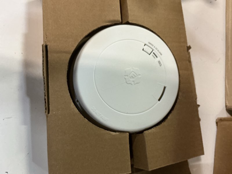 Condition photo showing New/Like New for first alert smco210, 10-year sealed battery combination smoke & carbon monoxide alarm with slim profile design, 1-pack precision detection smco210
