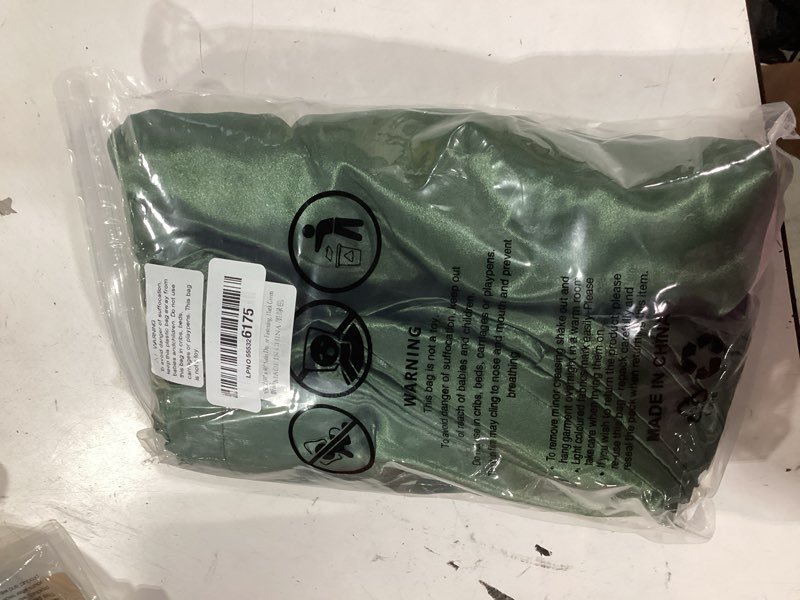 Condition photo showing As Is for nsgz satin duvet cover for weighted blanket, 60x80, 8 ties, dark green | 8 ties and zipper for secure fit, cooling satin gentle on skin, machine washable, fits 48x72 and 60x80 weighted blankets dark green 60"x80"