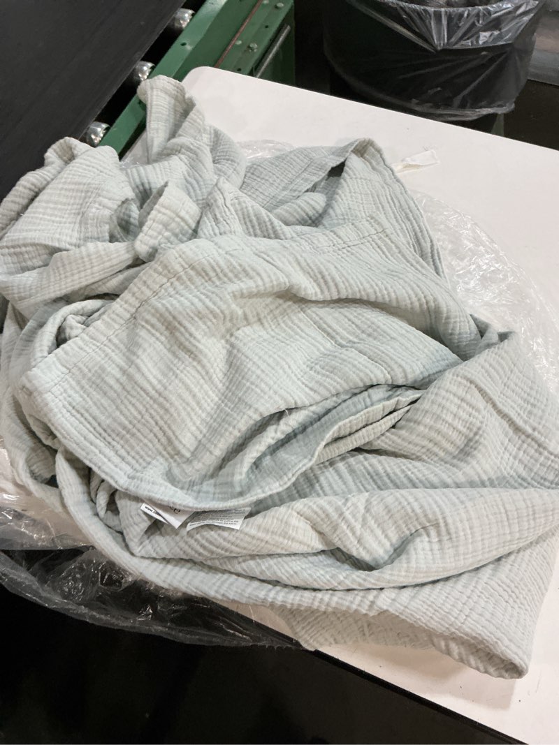 Condition photo showing As Is for quince organic cotton gauze blanket full/queen 