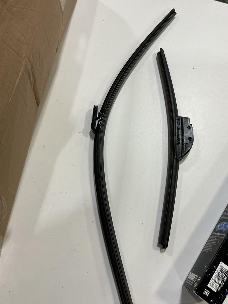 Condition photo showing As Is for BOSCH Aerotwin 3397007297 Original Equipment Replacement Wiper Blade 24"/20" (Set of 2) Combo Pack (23" & 19") Top Lock Narrow