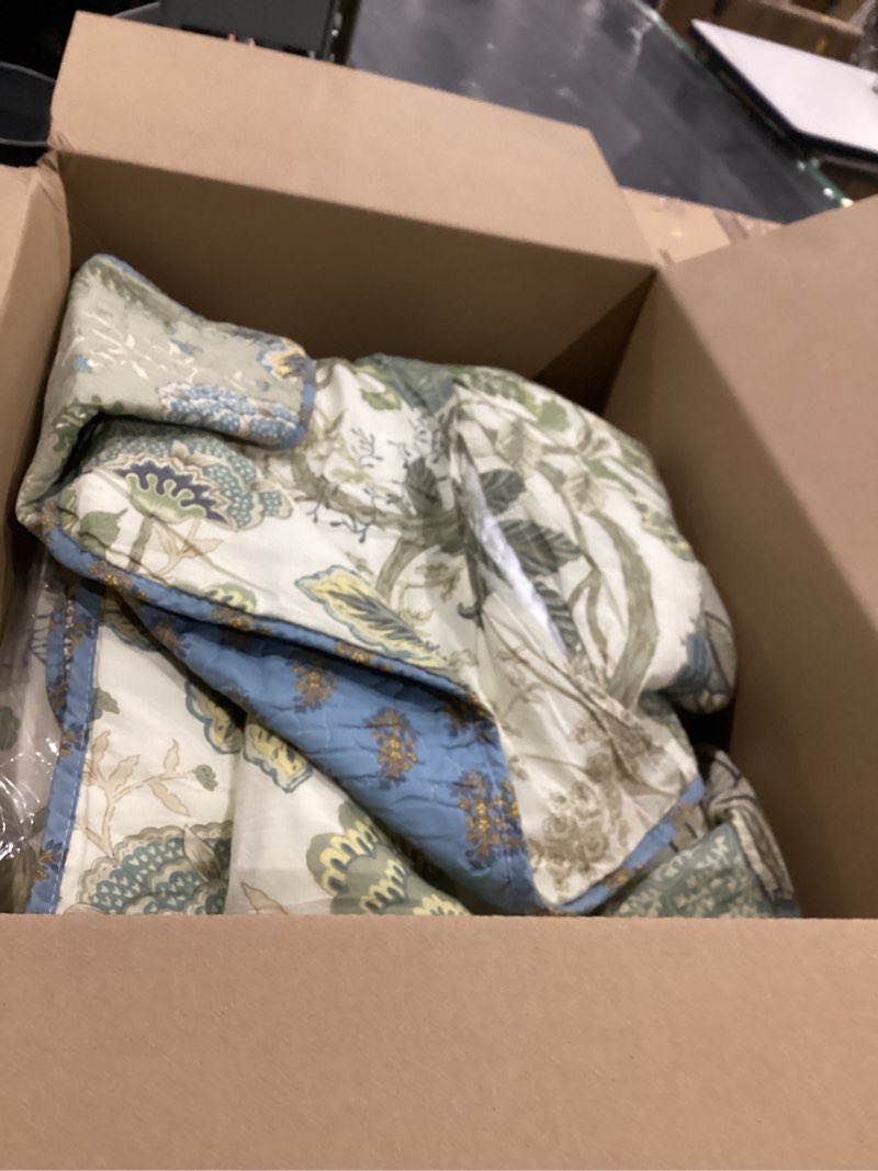 Condition photo showing Good Condition for Secgo California King Quilt Size - 100% Cotton Oversized California Comforter Set Green Bedding Sets (120 * 110 Inch) with 2 Pillow Shams, Patchwork Reversible Lightweight Bedspread California King(120"x110") Sage