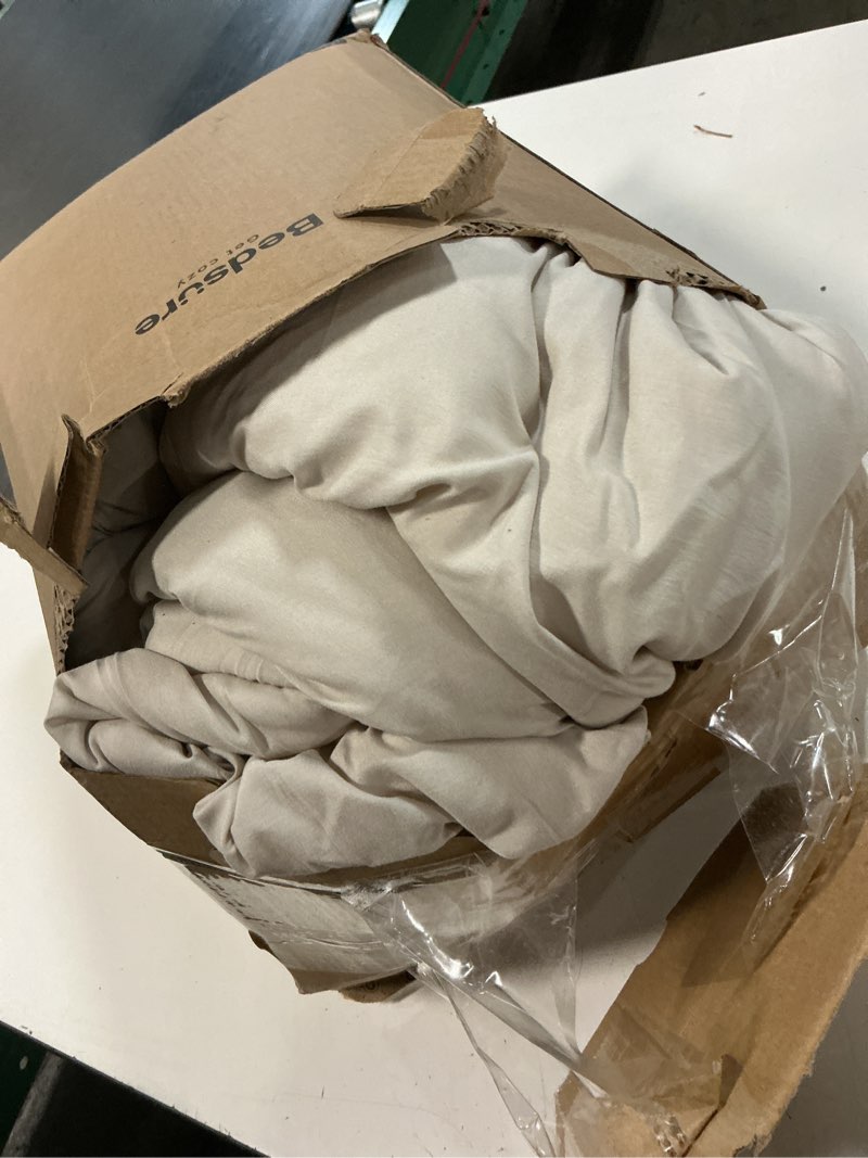 Condition photo showing Good Condition for bedsure oversized king comforter set, beige soft prewashed bedding for all seasons, 3 pieces gentlesoft™ bed set, 1 lightweight comforter (120"x98") and 2 pillowcases (20"x36") oversized king(120"x98") 01 - beige
