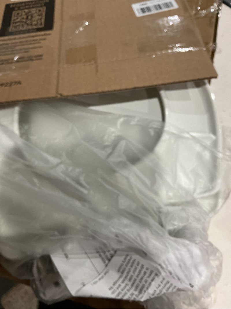 Condition photo showing Good Condition for mayfair caswell modern slow close toilet seat, durable plastic seat, made in usa, round, white round 1 seat