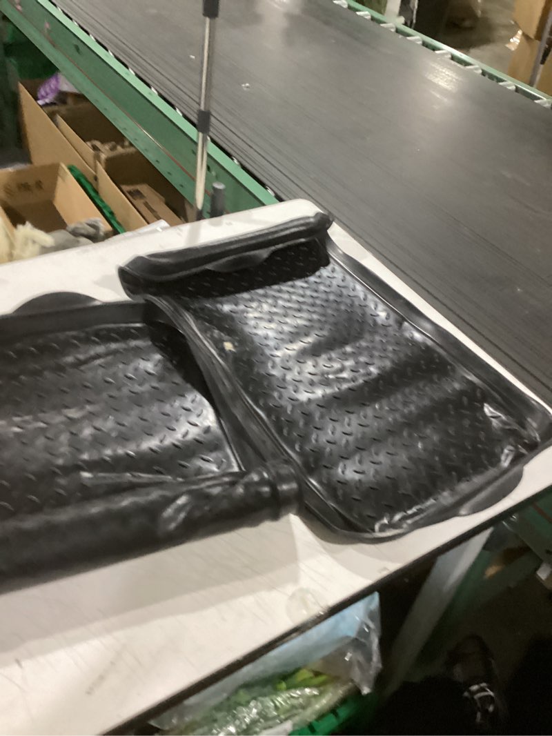 Condition photo showing Good Condition for diamond boot tray, 15" x 29", black?shoe and boot mat for entryway, mudroom, garage, indoor floor protection