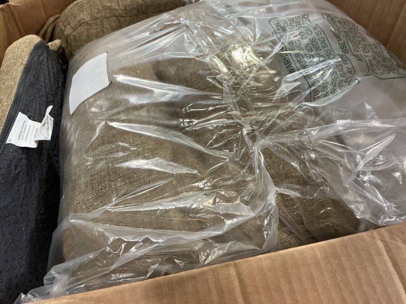 Condition photo showing Good Condition for Chair Cushions for Dining Chairs, Dining Chair Cushions, Tufted Indoor Chair Pads with Ties & Non Slip Backing, Seat Cushions for Kitchen Chairs 16.5” x 16.5” x 3.5”, Set of 6, Khaki Khaki Pack of 6