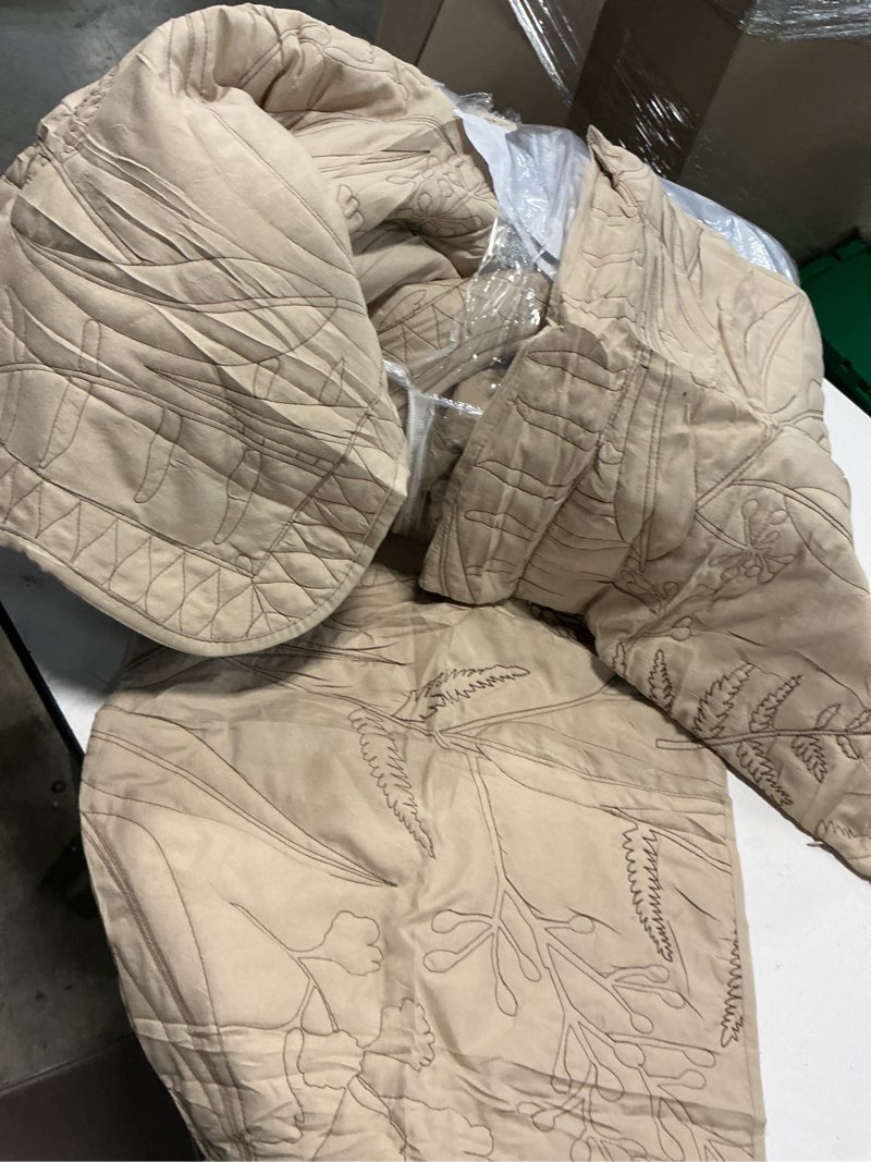 Condition photo showing Good Condition for daisyhuang botanical bedspread full size - leaves pattern stitching quilt set - elegant & fresh style bedding coverlets, reversible, lightweight, 5 piece, taupe taupe full(96"x110")