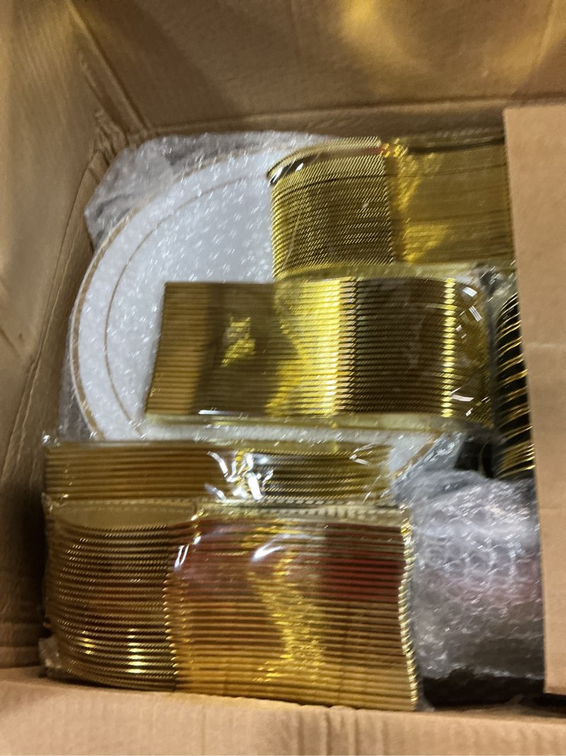 Condition photo showing New/Like New for qualquot 600pcs white plastic plates sets with gold rim, gold dinnerware set for 100 guests,100 disp