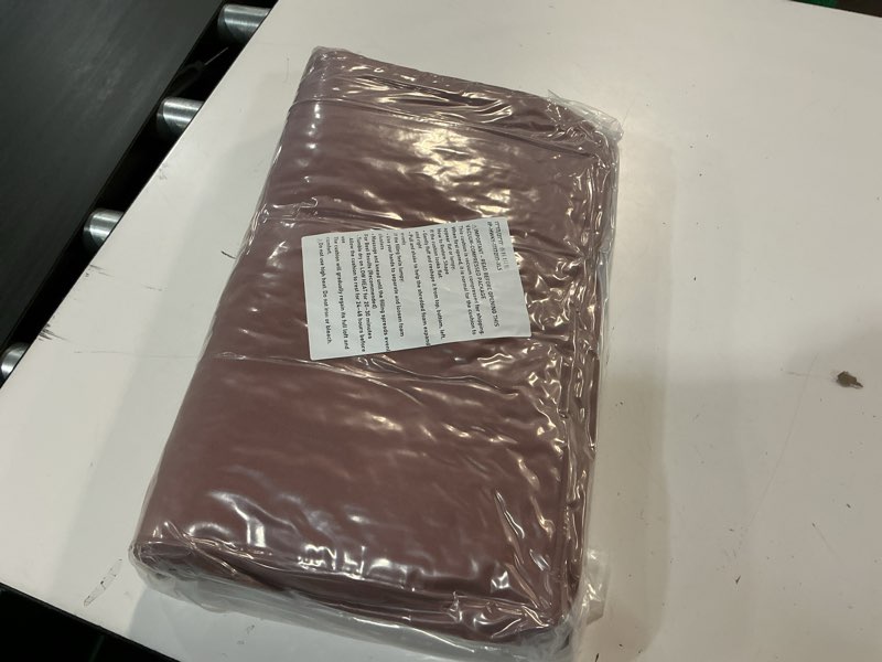 Condition photo showing New/Like New for ipynbap rocking chair cushion, waterproof and fade-resistant patio chair cushions, tufted chair pads for rocker furniture, 17x17 inch, indoor/outdoor seat cushions with ties, spice spice 17"x17"/21"x17"