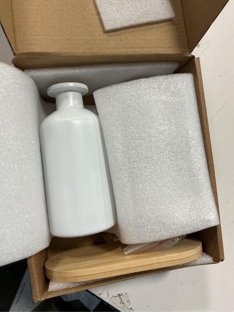 Condition photo showing Good Condition for HOMCDALY Olive Oil Dispenser for Kitchen, 11.8oz Glass kitchen Dispenser Bottle, Gold Oil&Vinegar Cruet Set, Leakproof Oil Containers for Cooking| Set of 2 (11.8oz – Gold) White&Gold Spout+Tray 350ml/11.8oz