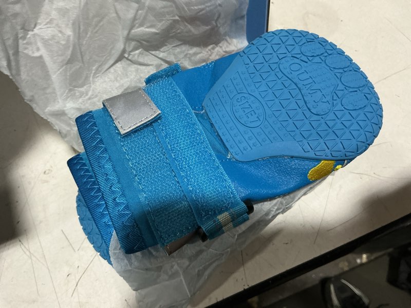 Condition photo showing New/Like New for qumy dog shoes for large dogs, medium dog boots & paw protectors for winter snowy day, summer hot pavement, water-resistant in rainy weather, outdoor walking, indoor hardfloors skid-resistant sole blue size 7: 2.8''x3.2"(w*l) (pack of 4)