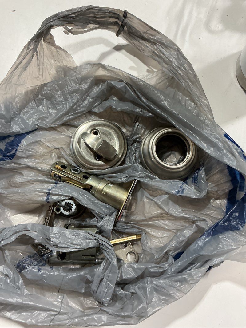 Condition photo showing Good Condition for kwikset signature series 980 deadbolt series satin nickel single cylinder deadbolt ft. smartkey