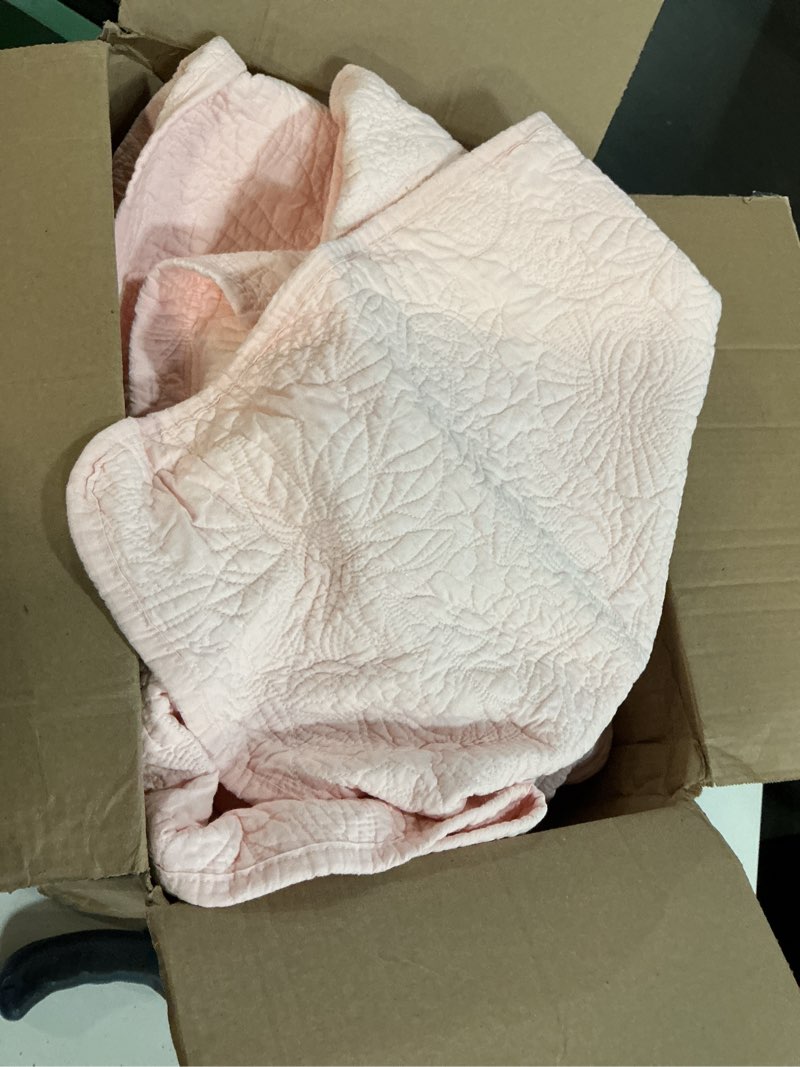 Condition photo showing Good Condition for auemtyn full/queen size quilt set 3 pieces, soft lightweight summer bedspread, reversible microfiber bed coverlet for all seasons, light pink, heart pattern (1 quilt, 2 pillow shams) light pink (heart pattern) full/queen (90"x96")