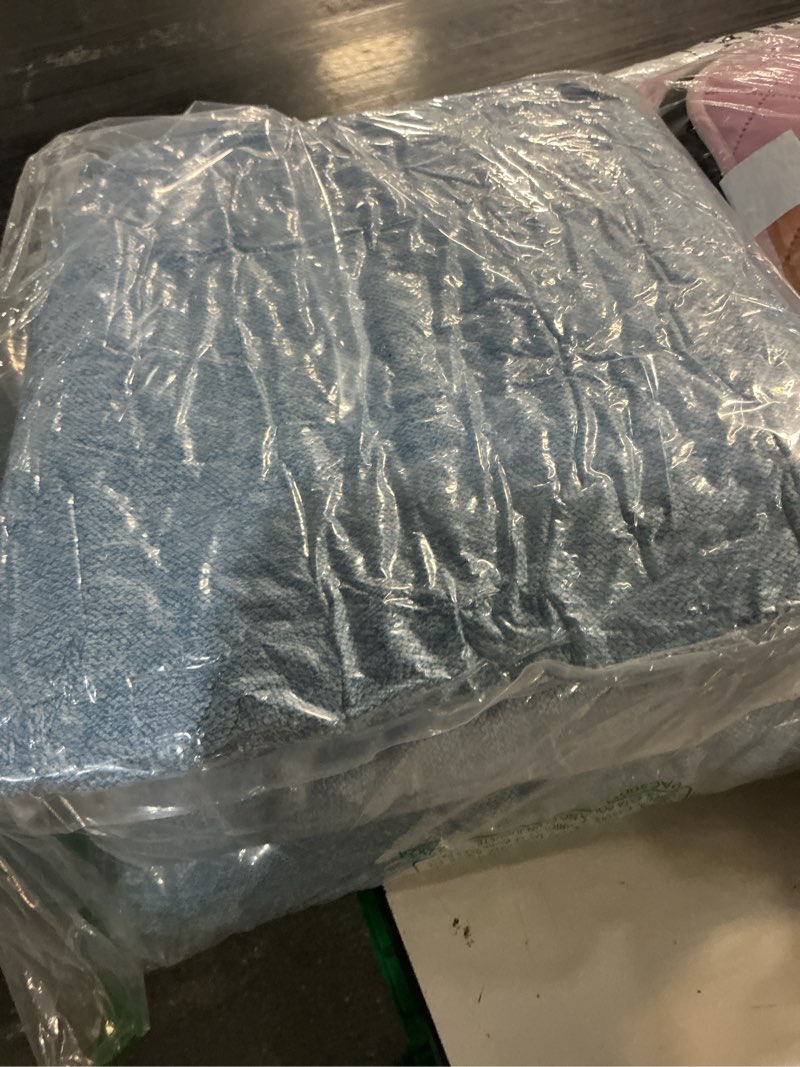 Condition photo showing Good Condition for square moon d-shaped 3" thick chair cushions, chair pads for dining chairs and kitchen chairs, indoor dining room seat cushions with ties, machine washable, 17" x 16" x 3", 4/pack, light blue