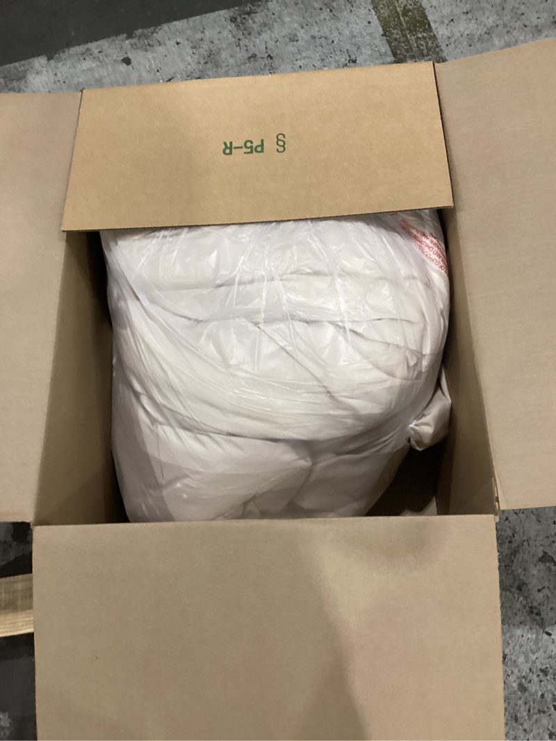 Condition photo showing Good Condition for Amazon Basics King Size Soft, Lightweight Comforter Sets, All-Season Down-Alternative 3-Piece Bedding Set, Pinch Pleat Design, Beige Beige King