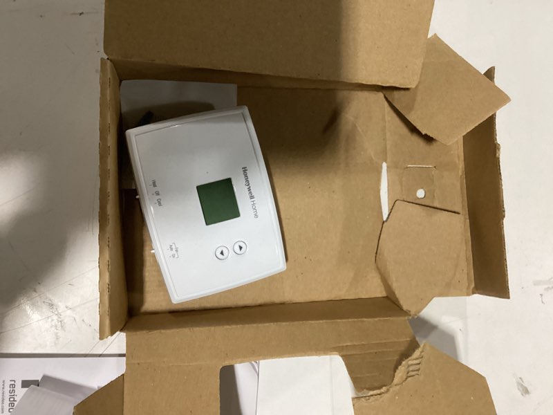 Condition photo showing New/Like New for horizontal non-programmable thermostat