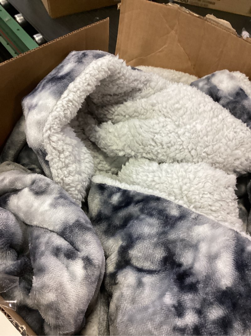 Condition photo showing As Is for CHOSHOME Sherpa Fleece Blanket- Thick Warm Blanket for Winter, Soft Fuzzy Plush Blanket for Bed, Cou