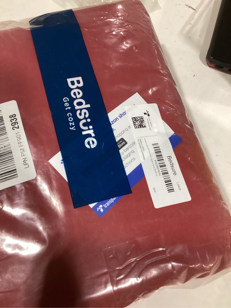 Condition photo showing Good Condition for Bedsure Red Duvet Cover Queen Size - 3 Pieces Prewashed Cotton-Like Extra Soft Bedding Set, Includes 1 Duvet Cover 90x90 Inches with Zipper Closure & 2 Pillow Shams, Comforter Not Included 10 - Red (No Comforter) Queen (90" x 90")