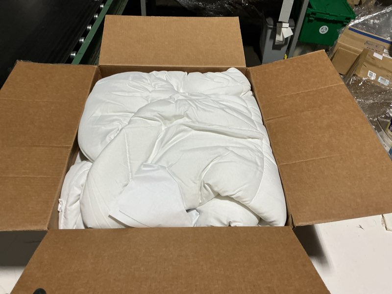 Condition photo showing Good Condition for Bedsure Comforter Duvet Insert - Quilted Comforters King Size, All Season Duvet, GentleSoft Down Alternative Bedding Blanket, with 8 Tabs, Gifts for Women/Men, White, King 90 x 102 Inches White King