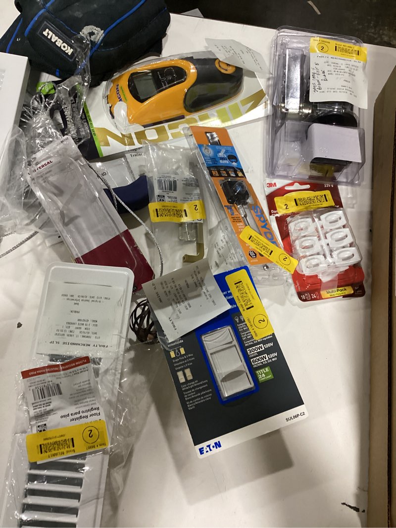 Condition photo showing Good Condition for  allen + roth Fenland 12-in Matte Black Indoor 1 -Light Flush Mount Light with Clear Glass