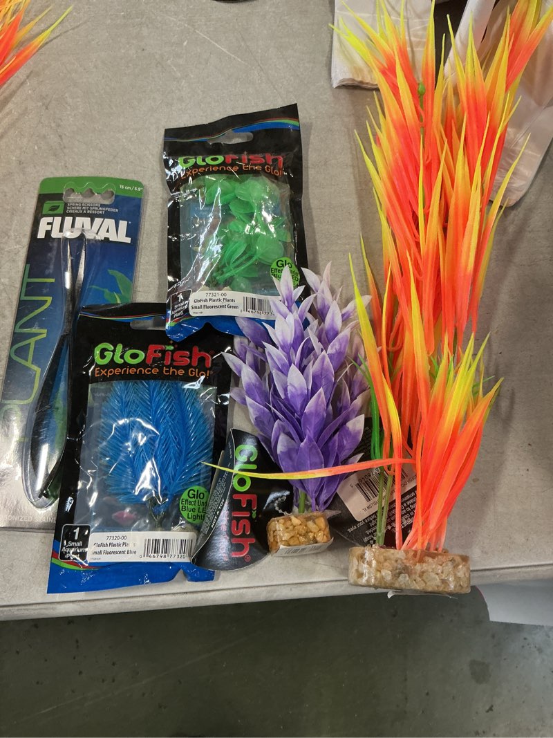 Assortment of small pet items,miscellaneous small, variety of items multiple pieces, 5 items total