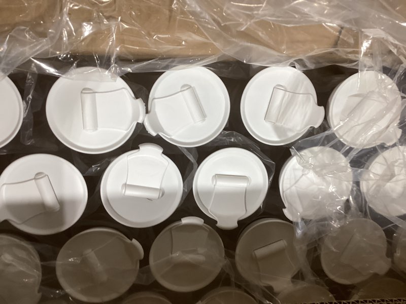 Condition photo showing Good Condition for Gejoy 24 Pcs Plastic Water Carafe with Lids 32 oz Clear Juice Pitchers for Mimosa Bar Drinks Milk Iced Tea Beverage Containers for Home Restaurant School Fridge, Not Dishwasher Safe (White Cap) 24 White Cap
