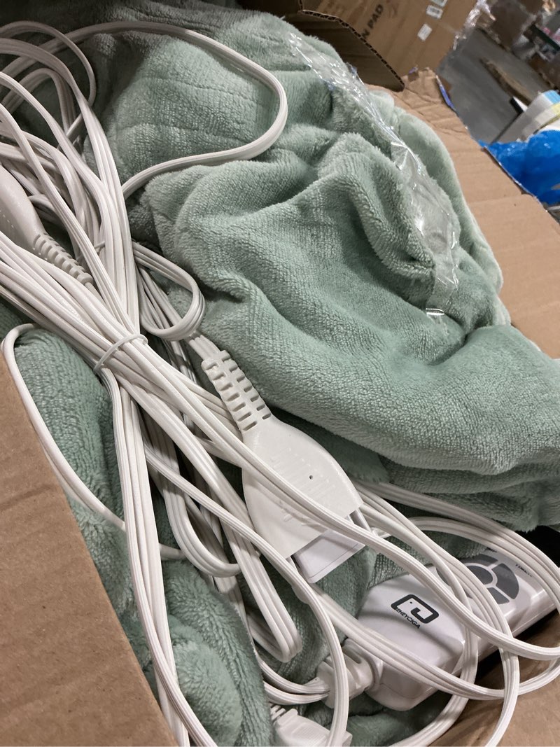 Condition photo showing Good Condition for Sunbeam Royal Ultra Fleece Heated Electric Blanket Twin Size, 84" x 62", 12 Heat Settings, 12-Hour Selectable Auto Shut-Off, Fast Heating, Machine Washable, Warm and Cozy, Matcha