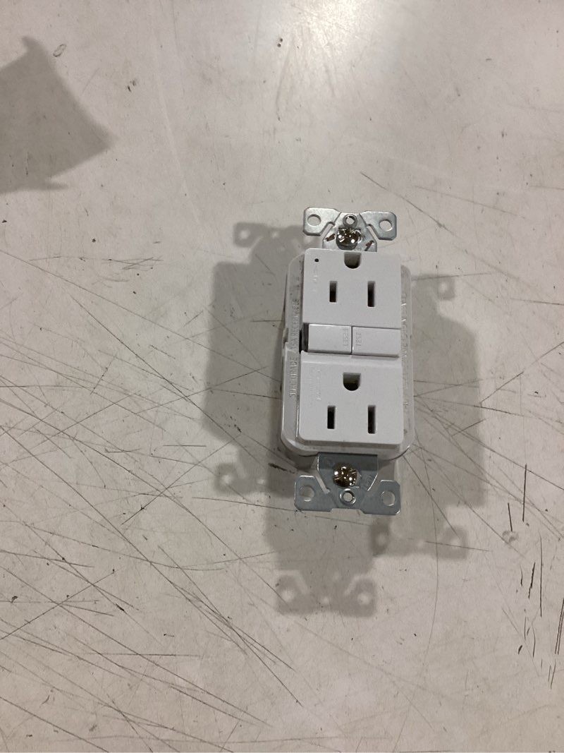 Condition photo showing Good Condition for eaton 15-amp 125-volt gfci residential decorator outlet, white