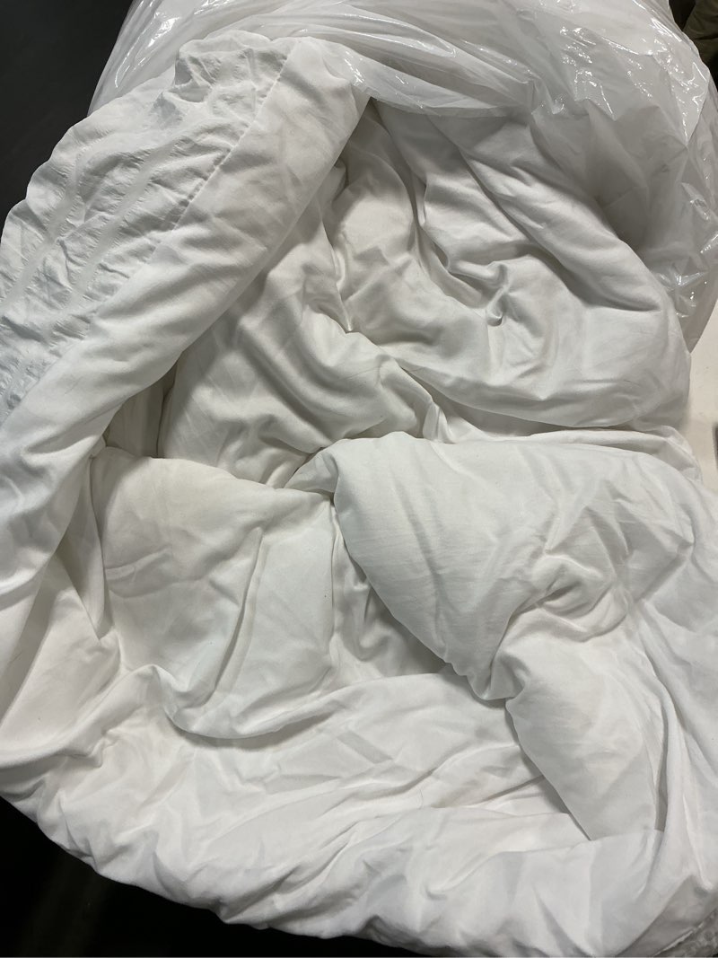 Condition photo showing As Is for Queen Comforter Sets White,3PCS Soft Lightweight Breathable Bedding Comforter Sets for All Season, Queen Size(90''×90'' Comforter & 2 pillowcases) White Queen (90"x90")